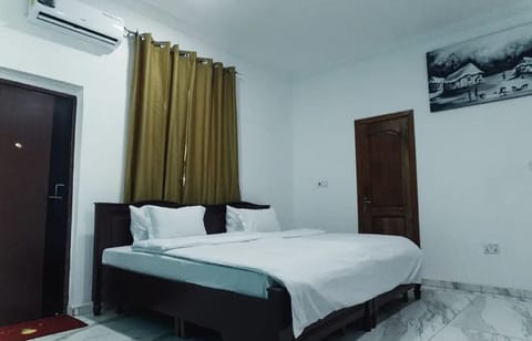 Standard Room, Balcony, City View | Iron/ironing board, WiFi (free)