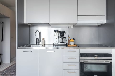 Comfort Studio, City View | Private kitchen | Electric kettle