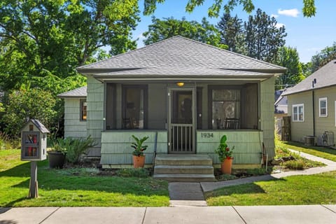 Welcome to the Carpenter House! Built in 1905 and passed down through five generations, it now invites you to create memories of your own.