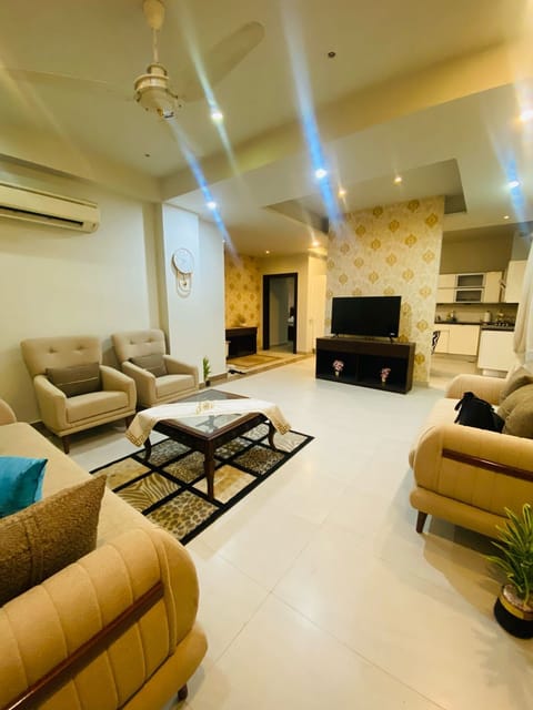 Superior Apartment, Balcony, Garden View | Living area
