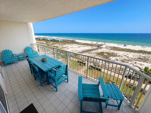 Enjoy your morning coffee or evening cocktails with the mesmerizing ocean as your backdrop.  This balcony is the perfect place to unwind.