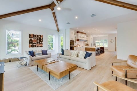 Livingroom- Very spacious 