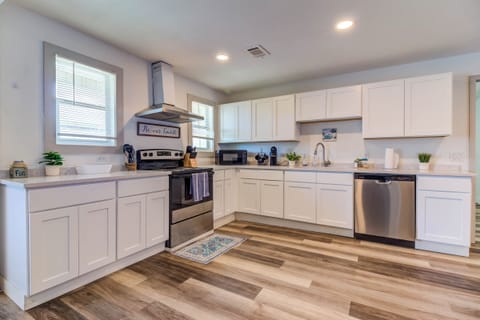 Open and inviting kitchen w/ stainless steel appliances