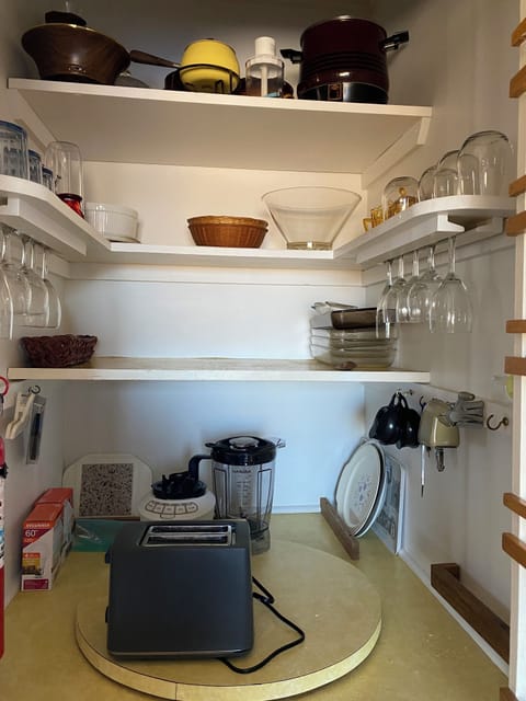kitchen cabinet