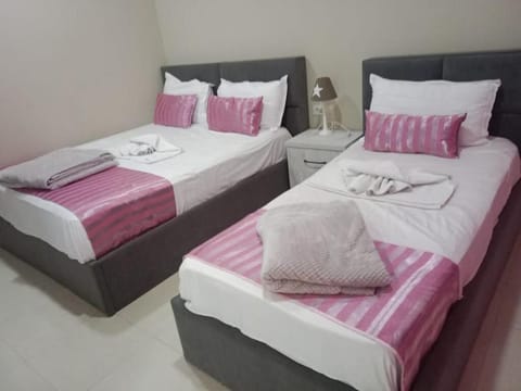 Desk, soundproofing, free WiFi