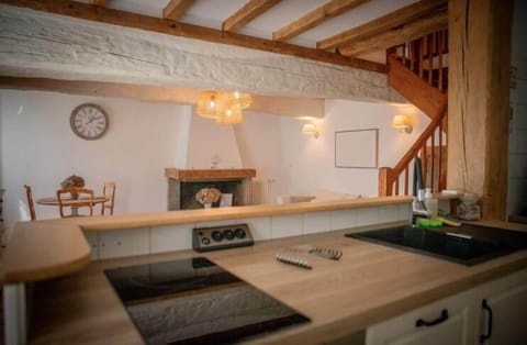 Classic Apartment, Garden View | Private kitchen