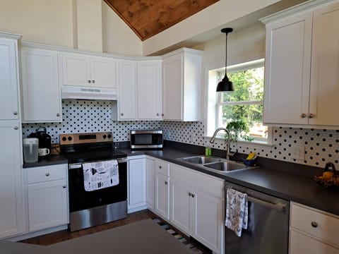 Fully equipped kitchen