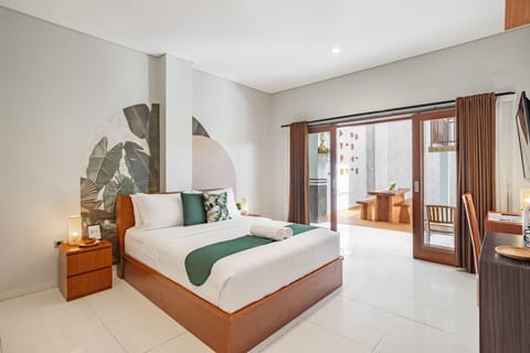 Deluxe Room, 1 Queen Bed | Free WiFi, bed sheets