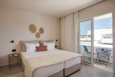 Deluxe Triple Room, City View | In-room safe, blackout drapes, soundproofing, free WiFi