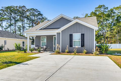 Brand new home and plenty of parking!