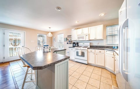 Spacious kitchen area
