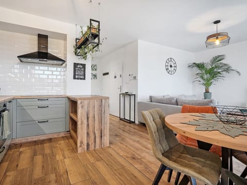 Fully Equipped Kitchen | Book Now with RENTUJEMY.COM