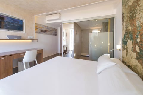 Superior Room | Premium bedding, in-room safe, desk, blackout drapes