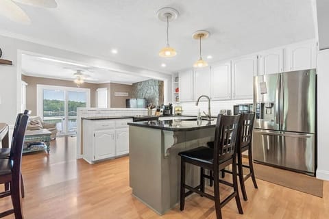 Kitchen with view to the lake