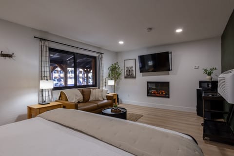 Deluxe Studio Suite, Mountain View | Laptop workspace, WiFi (free), individually decorated