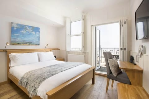 Deluxe Double Room, 1 Double Bed, Balcony, Sea View | Desk, iron/ironing board, free WiFi