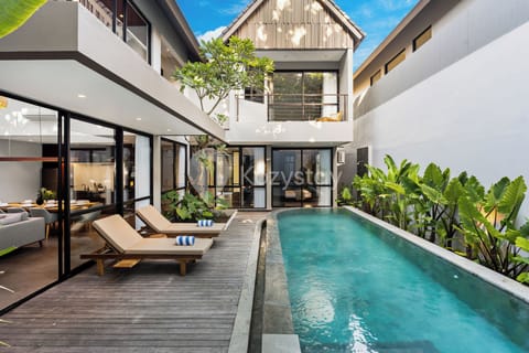 2 outdoor pools