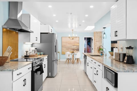 Cook with ease in this fully equipped kitchen featuring stainless steel appliances, sleek countertops, and all the essentials for family meals or casual snacks. #AirbnbKitchen #FortLauderdaleStay #VacationRentalFlorida #FamilyTravel