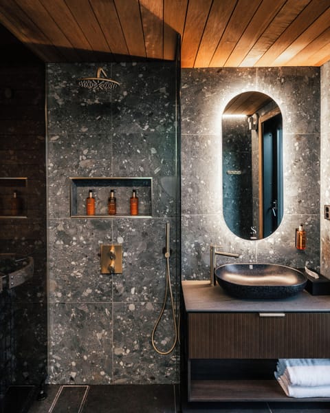 Deluxe Suite, Balcony, Hill View | Bathroom | Shower, free toiletries, hair dryer, slippers