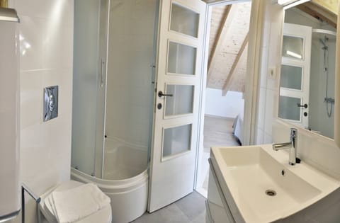 Room, 1 Bedroom, Smoking, Balcony | Bathroom