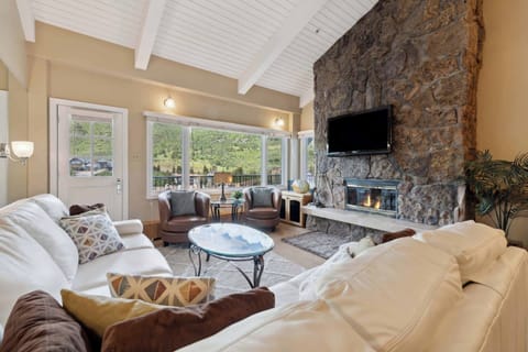 lodgetower778-7517_53833766285_o