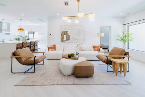 Bright, modern, and designed for comfort—your 5-star Miami getaway starts here! 