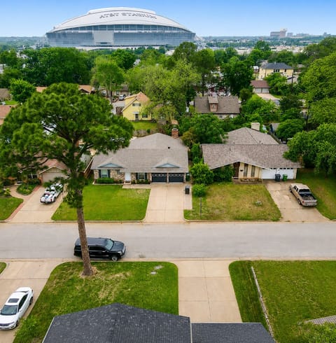 Peaceful neighborhood setting with impressive views near NRG Stadium