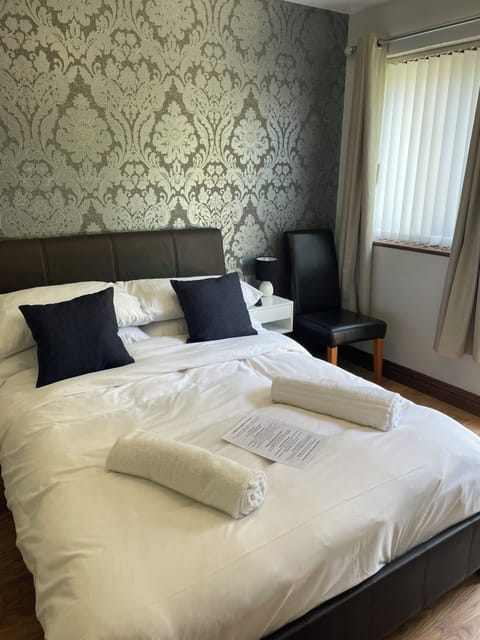 Room 5 at the Huntsman Inn - (Private Double Room at the Inn) | Individually decorated, desk, laptop workspace, blackout drapes