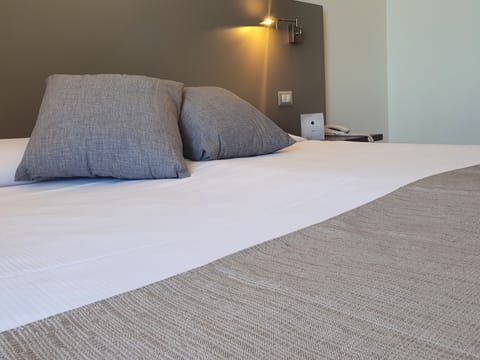 Superior Double Room, Sea View | Minibar, desk, cribs/infant beds, free WiFi