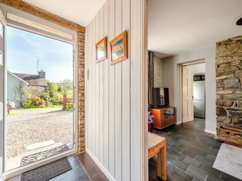 Interior | West Llwyn - Llwyn Holiday Cottages, Rhydowen