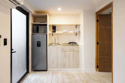 Junior Suite, Courtyard View | Living area