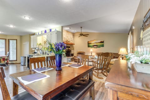 Eureka Springs Vacation Rental | 2BR | 2BA | 3 Steps to Enter | 1,350 Sq Ft