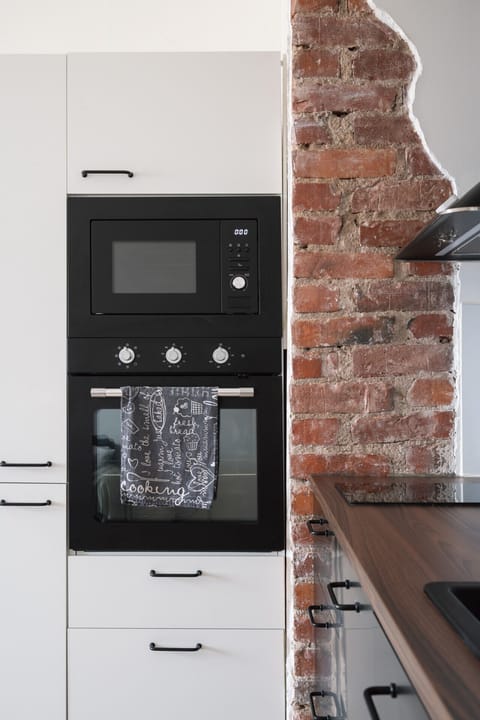 This fully equipped kitchen brings both function and form to your stay.
