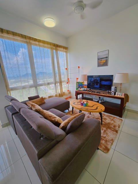 Comfort Apartment, City View | Living area | IPod dock