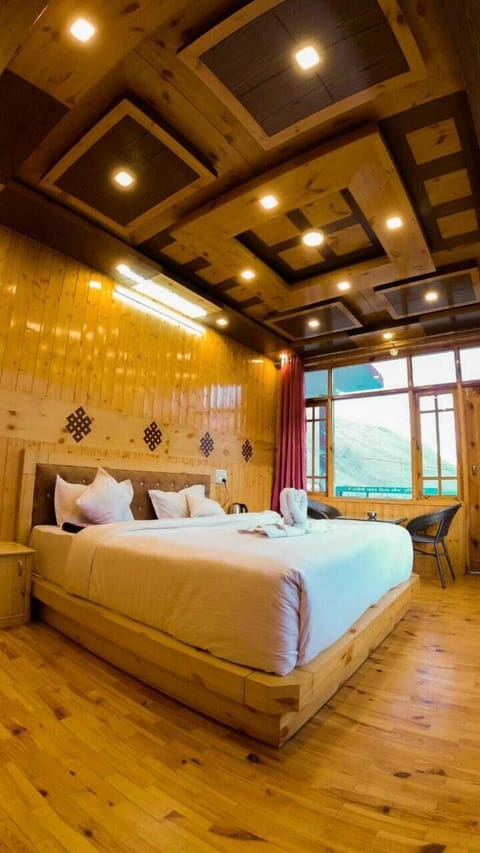 Premium Balcony Room | Desk, WiFi (free)