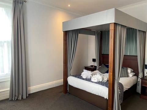 Four Poster Suite | Desk, iron/ironing board, free WiFi, bed sheets