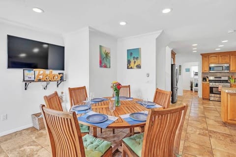 2nd level dining room connects to spacious patio