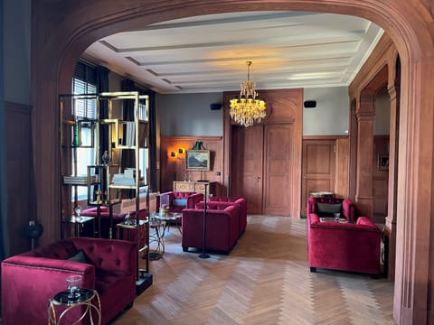 43-inch LED TV with satellite channels, heated floors