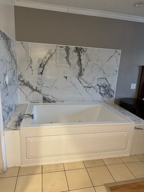 Deluxe Room, Jetted Tub | Jetted tub