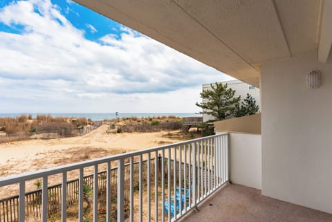 Balcony view right