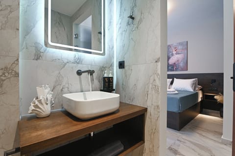 City Suite, 1 Queen Bed, City View | 1 bedroom, premium bedding, iron/ironing board, free WiFi