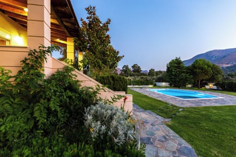 Traditional Villa, Mountain View | Terrace/patio