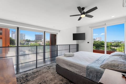 Premium bedding, in-room safe, laptop workspace, blackout drapes