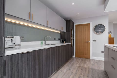 Open Plan Kitchen & Dining Area