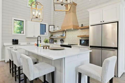 Bright and beautiful kitchen perfect for hosting!