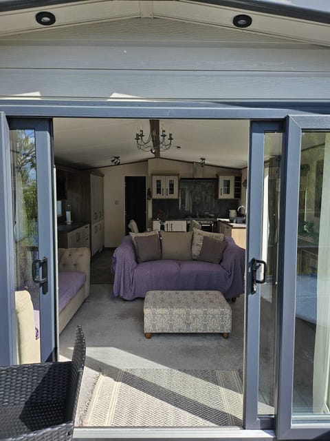 070d8562-9bf4-47ff-b316-d08edc502362