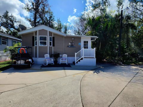 Front Door Entry (Circle Driveway) 