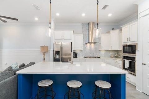Sit 3 at the kitchen island....snack time!