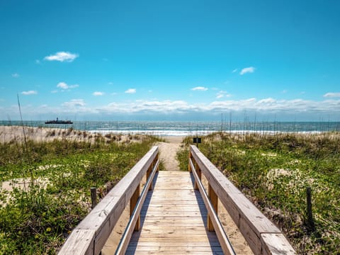 Condo (2 Bedrooms) | Property amenity