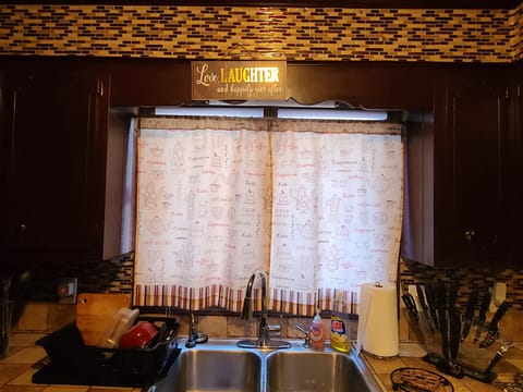 Full kitchen w/kitchenette area, Alexa Assistant, dishwasher & 50 inch smart TV.